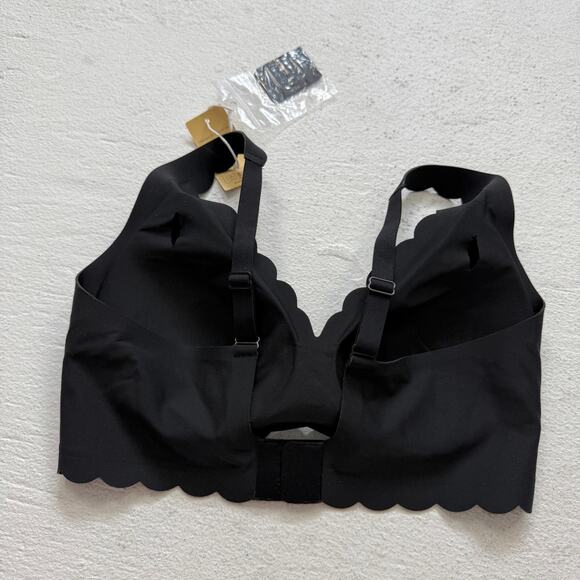 Quttlzze Black Deep V Seamless Wireless Bralette, Size Medium - Picture 3 of 5